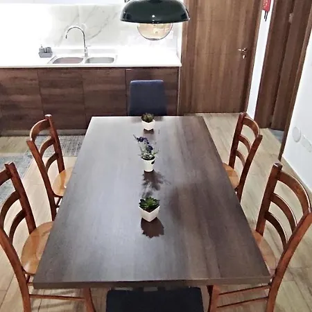 Modern 3 Bedroom 5m Away From Promenade *