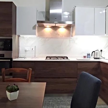 Modern 3 Bedroom 5m Away From Promenade Nyaraló *
