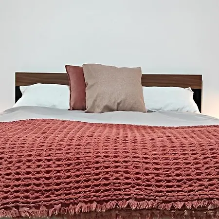 Modern 3 Bedroom 5m Away From Promenade Nyaraló