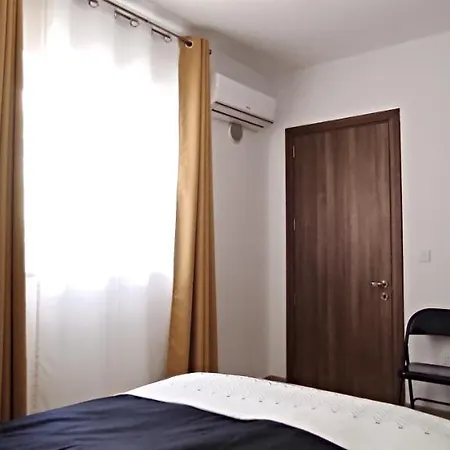 Modern 3 Bedroom 5m Away From Promenade