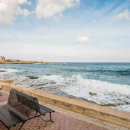 Modern 3 Bedroom 5m Away From Promenade