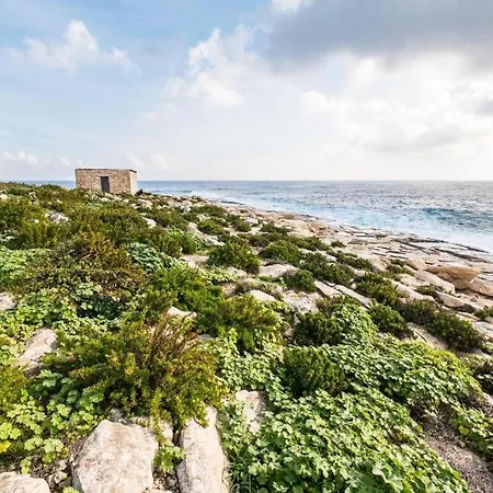 Modern 3 Bedroom 5m Away From Promenade *