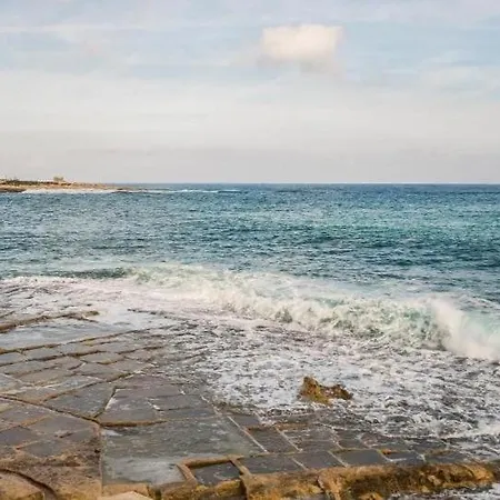 Modern 3 Bedroom 5m Away From Promenade Nyaraló Marsaskala