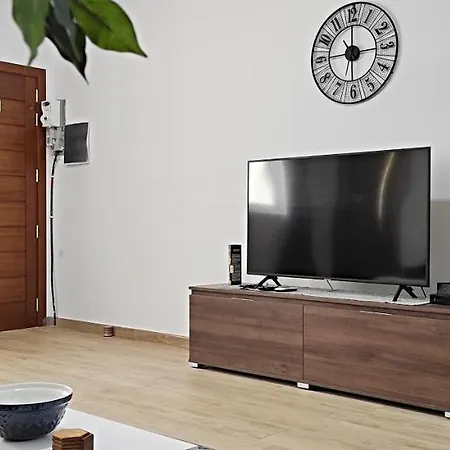 Modern 3 Bedroom 5m Away From Promenade *